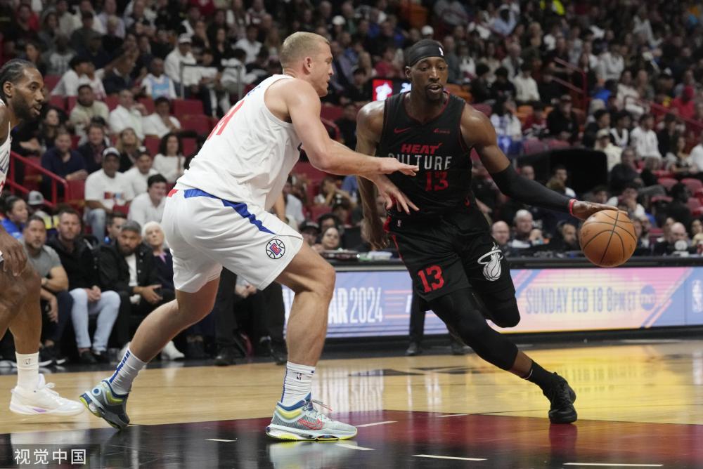 一个冷峻的 一个冷峻的