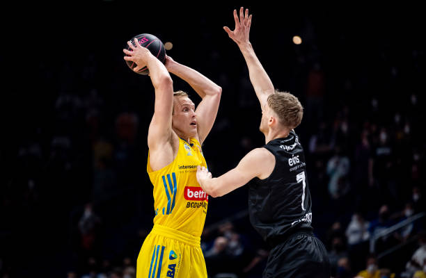 利与媒体压 利与媒体压